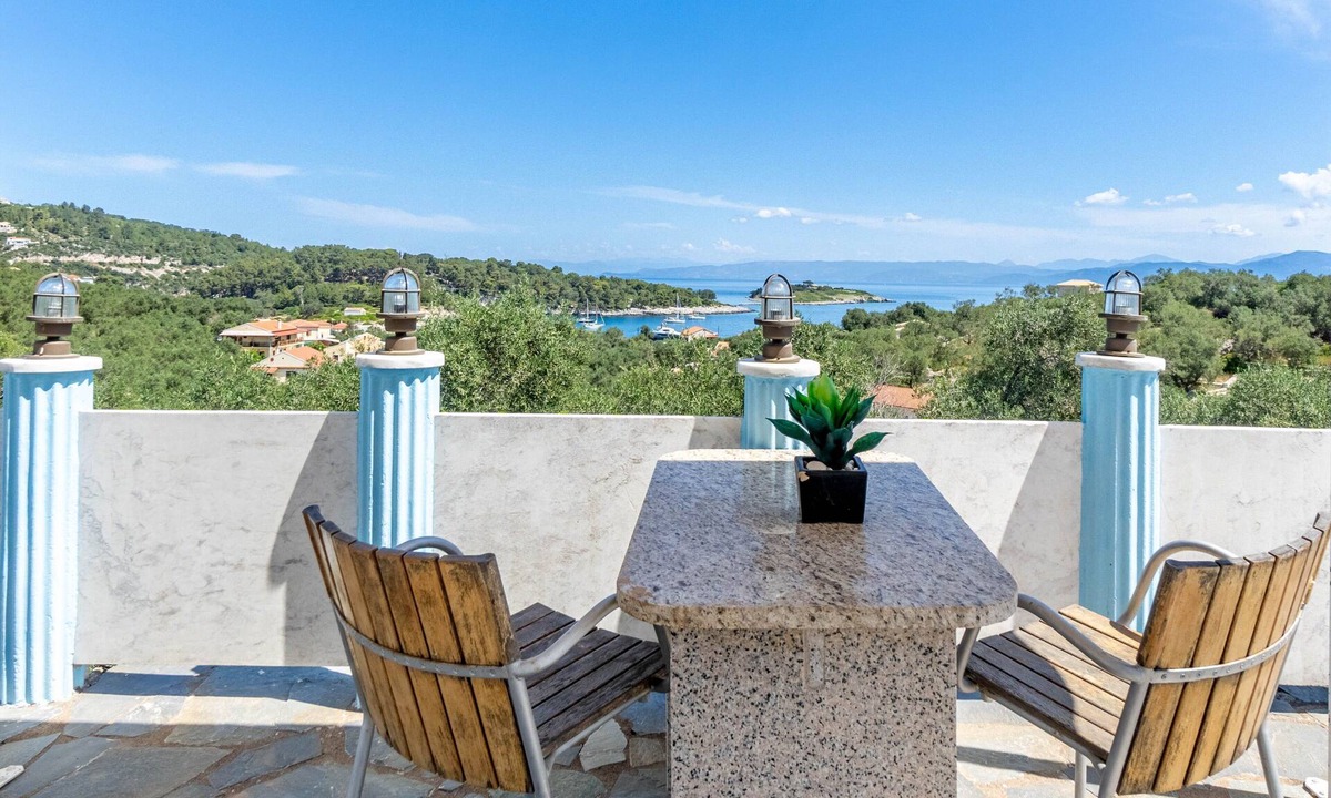 Gaios Apartment | Apartment 'Paco's Resort Superior Villa 8' with Sea View, Wi-Fi and Air Conditioning