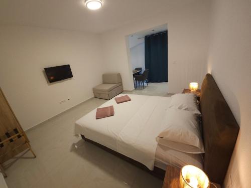 Maini Apartment | Apartment Under the Palm Tree II