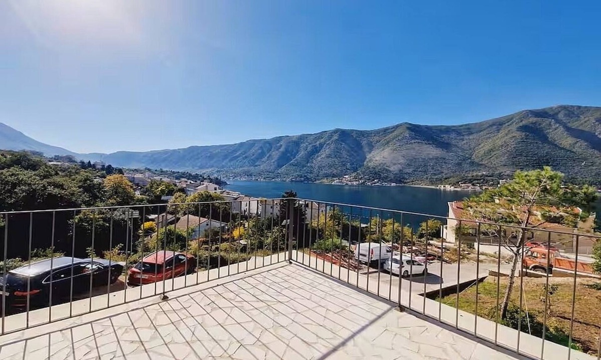 Dobrota Apartment | Apartment with 2 bd and big terrace