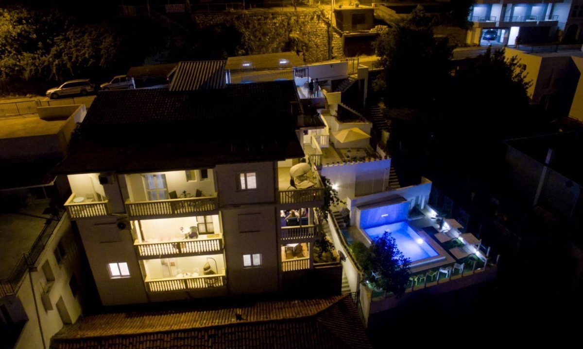Ulcinj Apartment | Apartment with pool and sea view