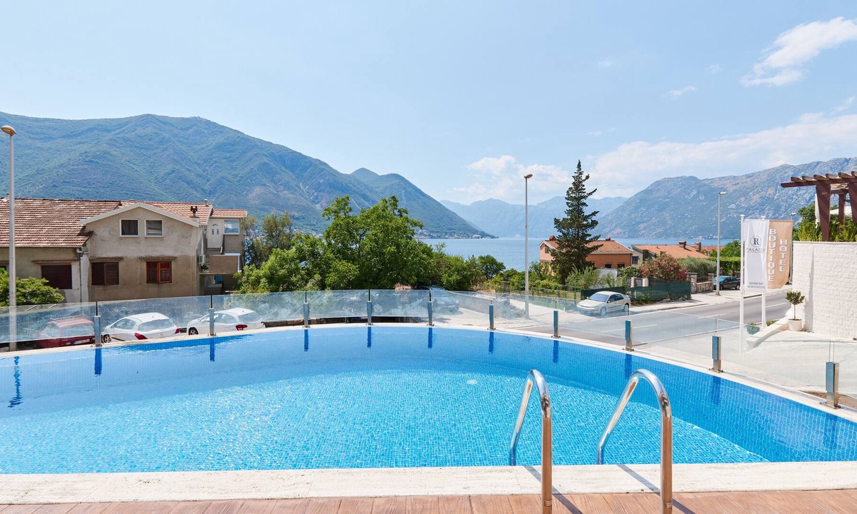 Dobrota Apartment | Apartment with view and pool