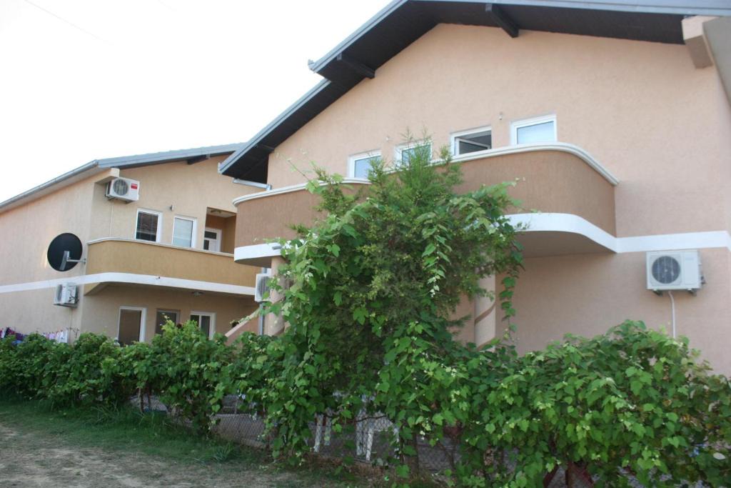 Bregvija House | Apartments EMERALD