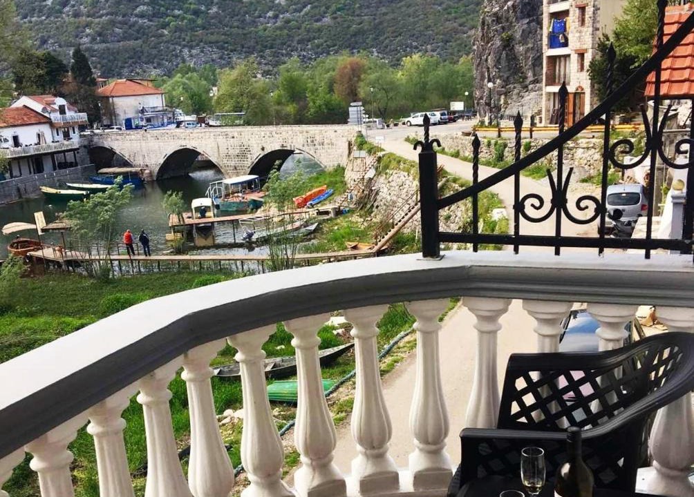 Virpazar Apartment | Apartments FLORA and boat cruising