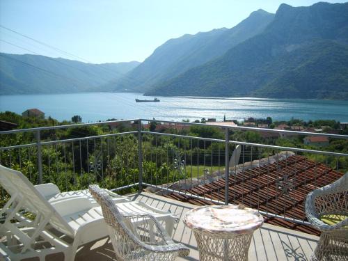 Risan Apartment | Apartments in Rustic House
