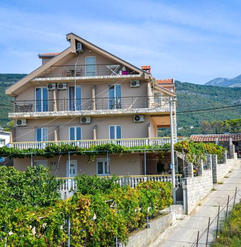 Mrcevac Apartment | Apartments Ivana