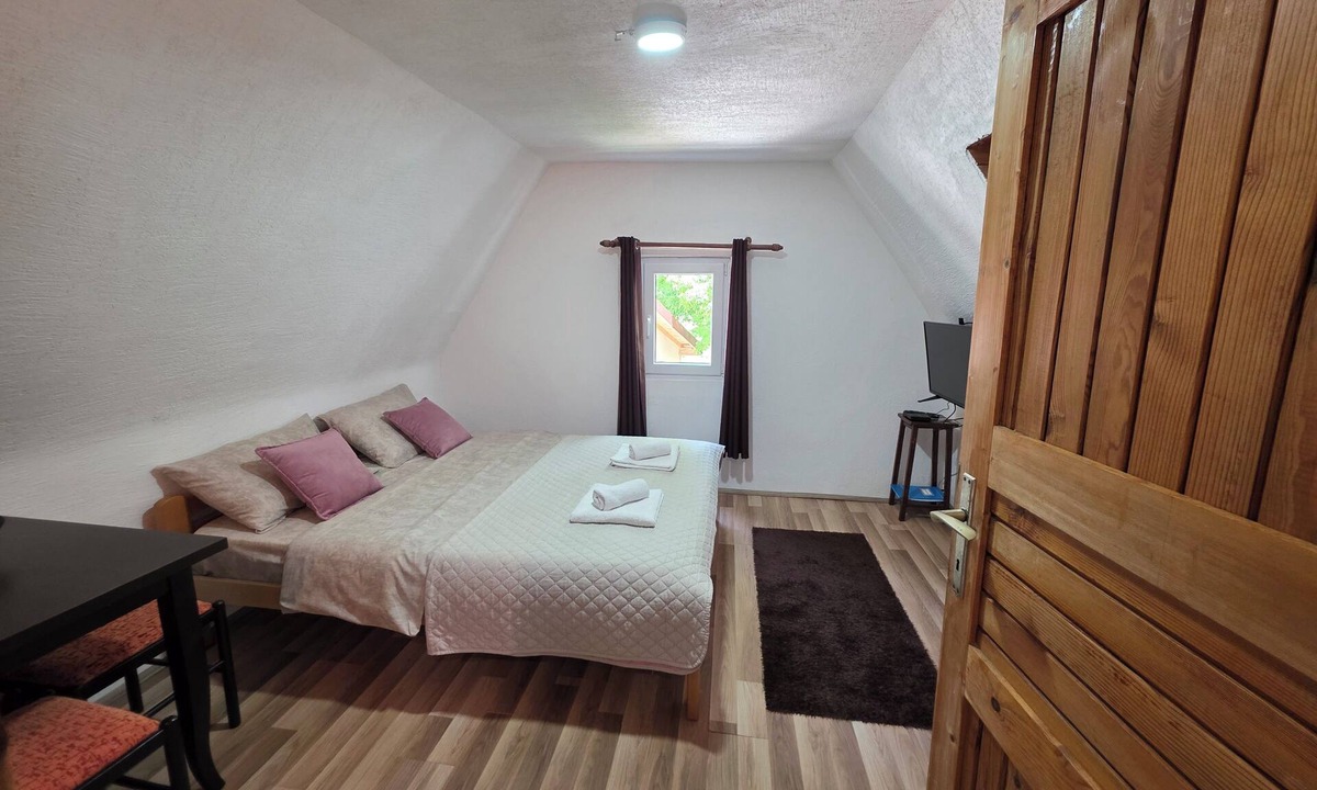 Virak Apartment | Apartments Javorje-The Wooden Haven