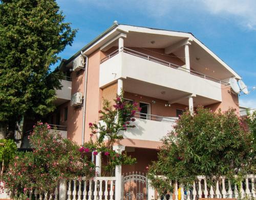Dobra Voda Apartment | Apartments Milka