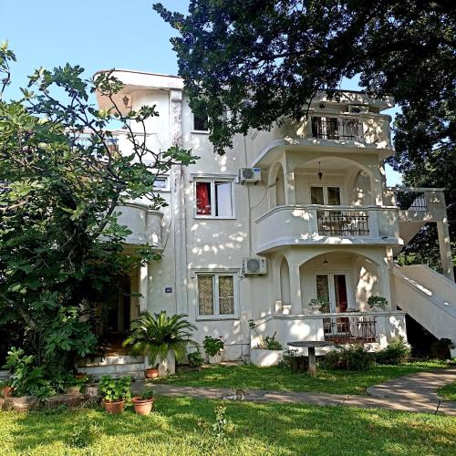 Sutomore Apartment | Apartments Villa Mond