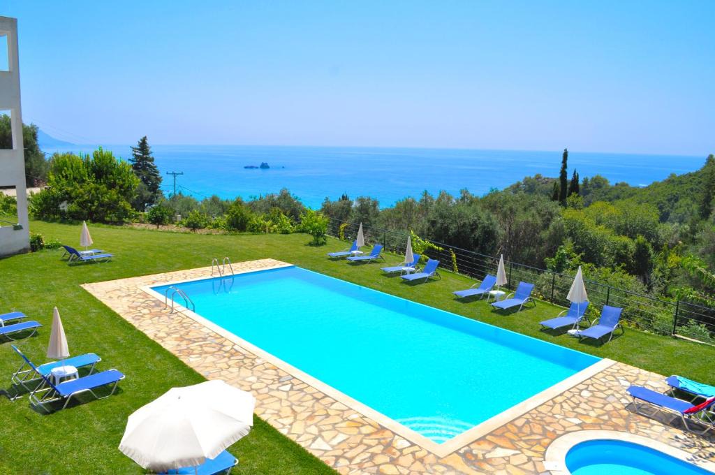 Sinarades Apartment | Apartments with pool Adonis