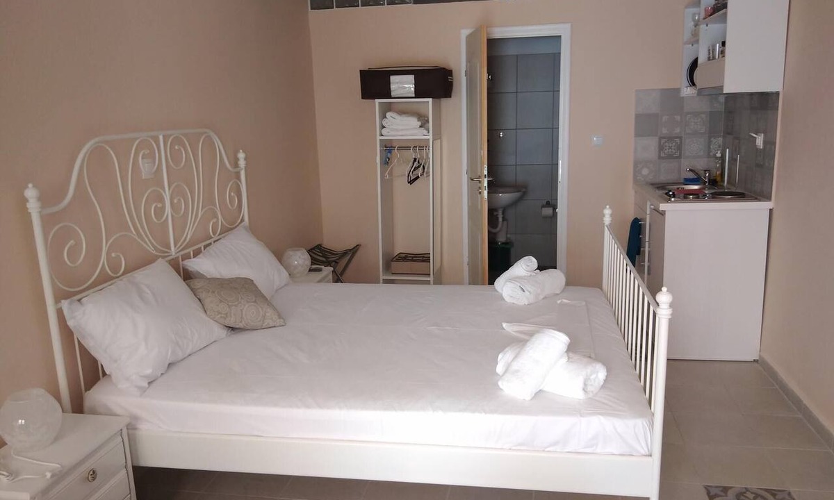 Kini House | Aphrodites Apartments