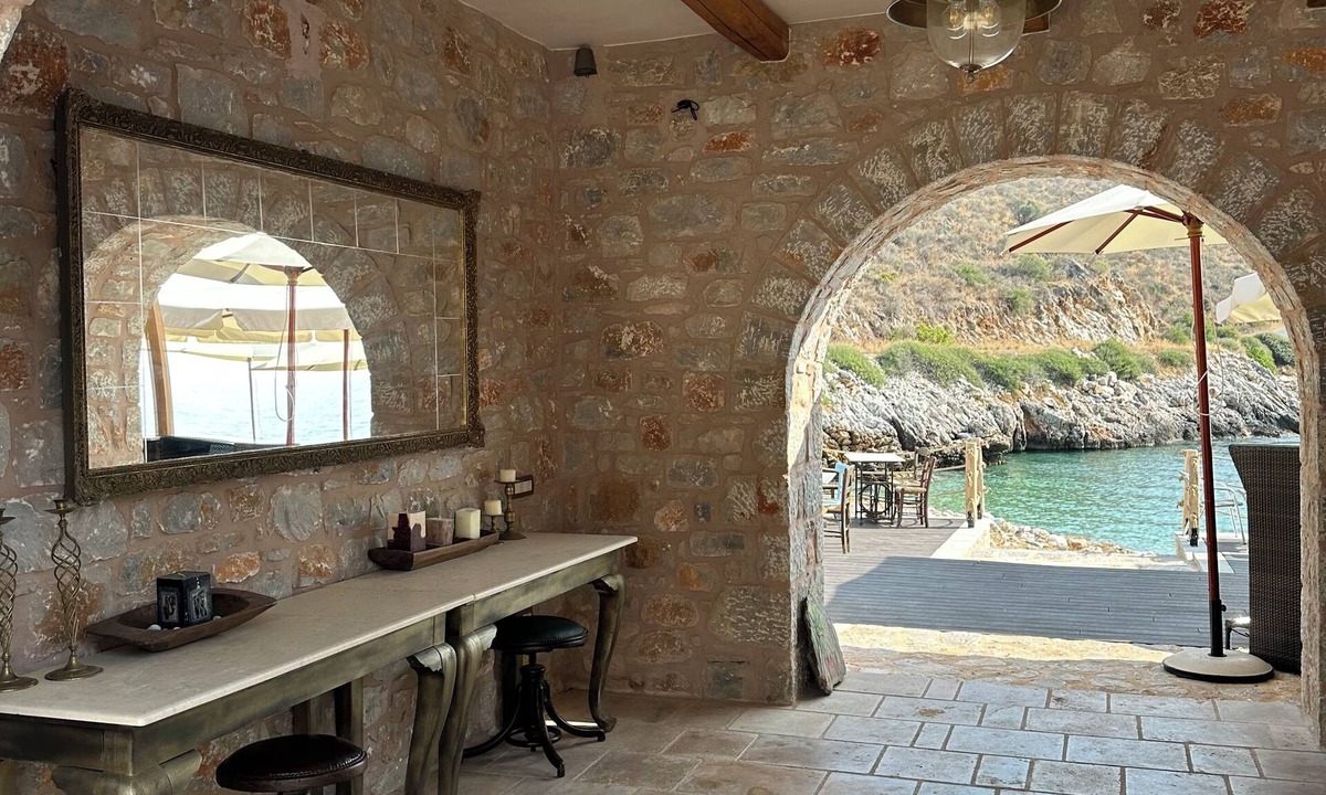 East Mani Resort | Arapis Rooms & Suites