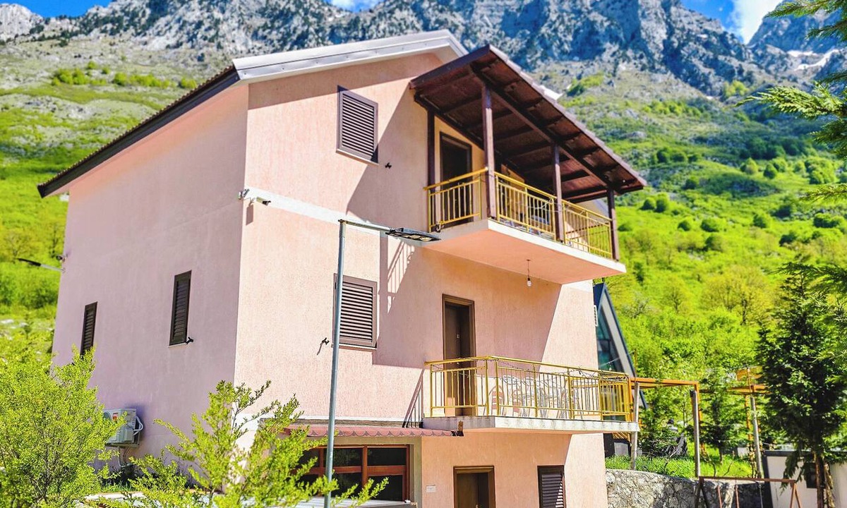 Boge House | Arditi’s Villa – Mountain View in Bogë