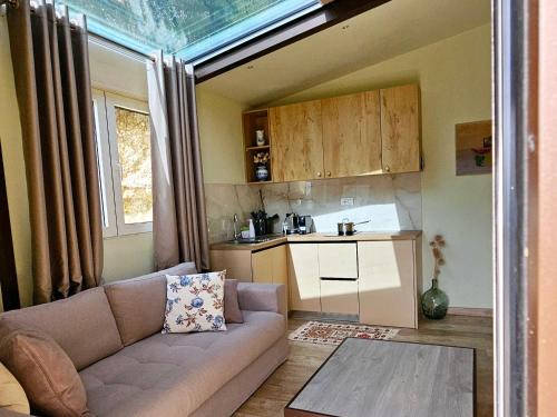 Qeparoi i Siperm Apartment | Aria's Apartment 1