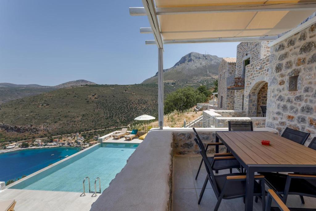 Limeni House | ARIS-APEA Villas