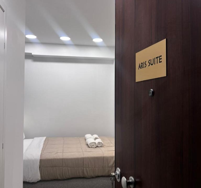 Monastiraki Apartment | Aris Monastiraki Suite by Zeussuites