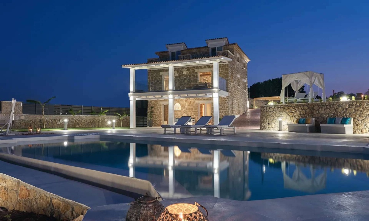 Neromilos Villa | Arismari Beach Front Villa