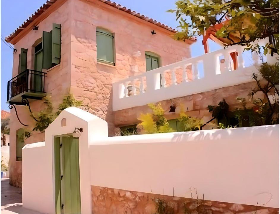 Milos House | Artists' Residence 2 bed, 1 bath