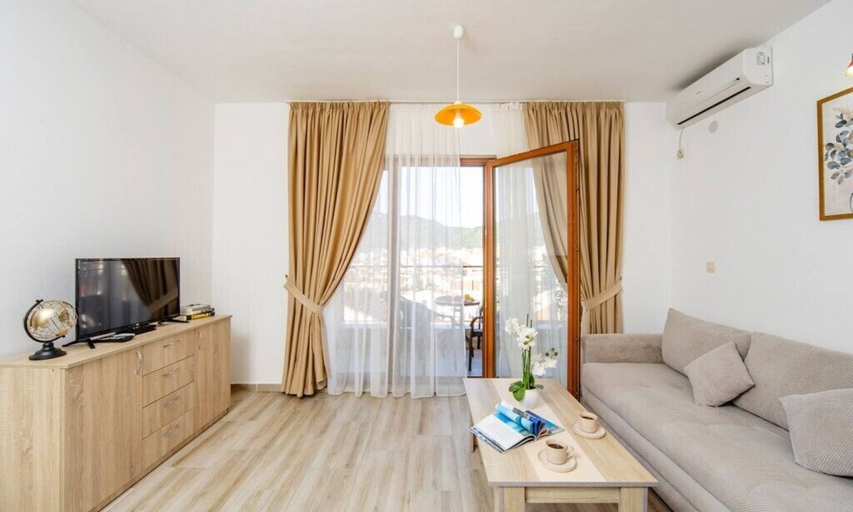 Boreti House | Arvala Apartments - Apartment with Balcony