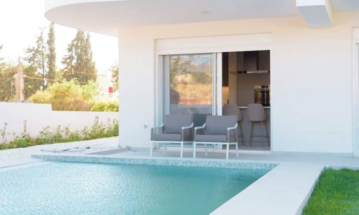Elliniko Apartment | Athenean Pool Heaven