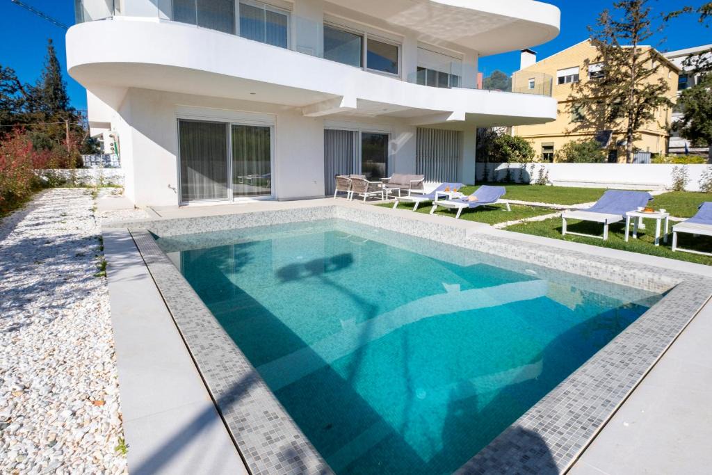 Elliniko Apartment | Athenean Private Pool Heaven