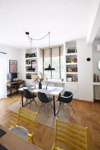 Palaio Faliro Apartment | Athenian Coastal Urban Living