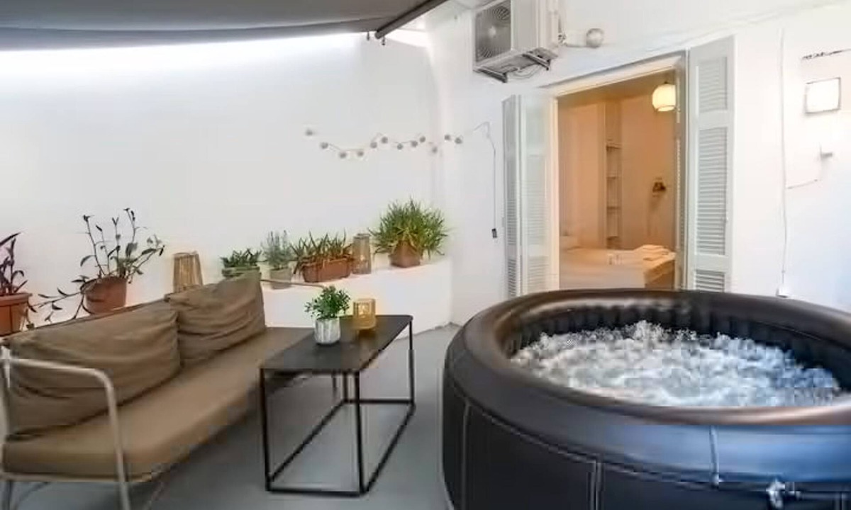 Kolonaki Apartment | Athens Central Jacuzzi Retreat