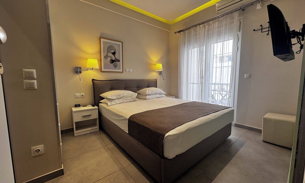Kypseli Hotel | Athens Stay 15 Hotel-Style Room & King Bed