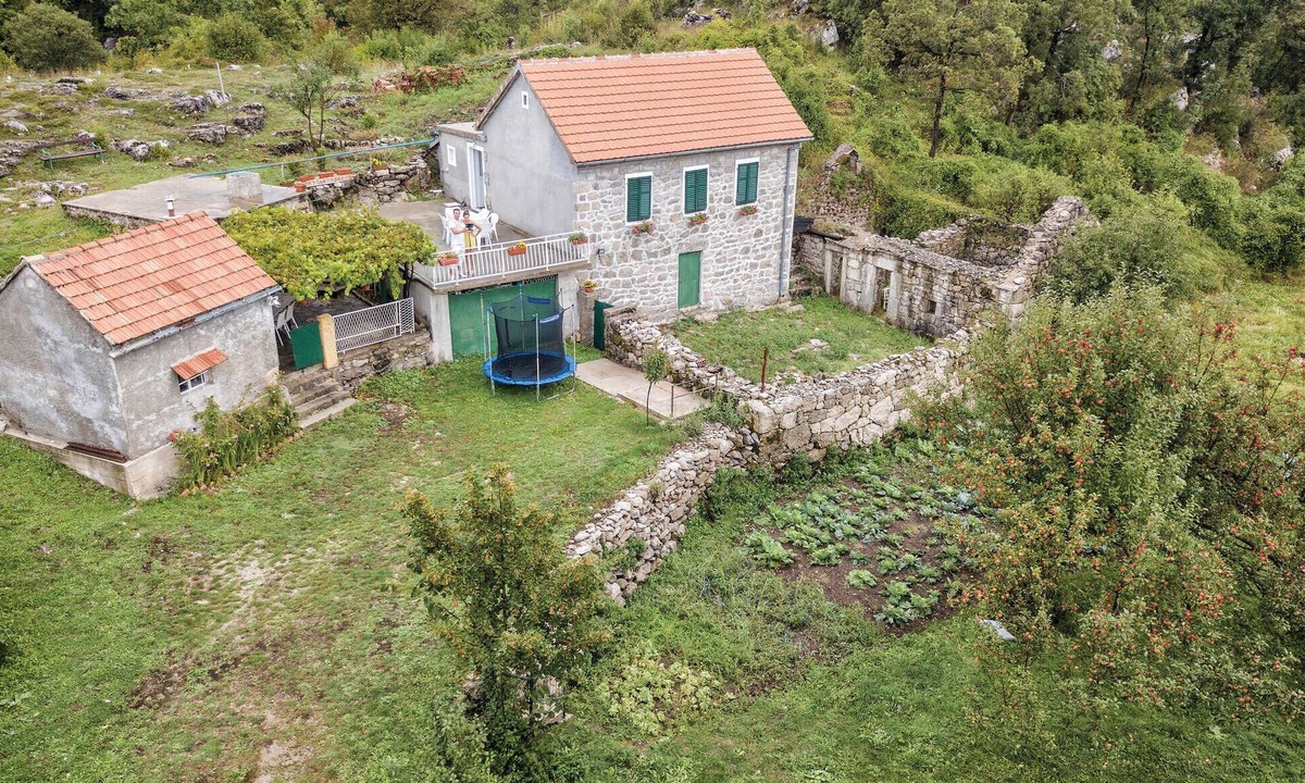 Krusevice House | Awesome home in Herceg Novi with WiFi
