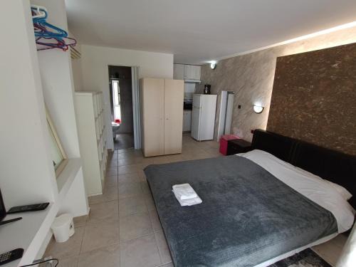 Petaloudes House | Azalea Garden Apartment With Mountain View