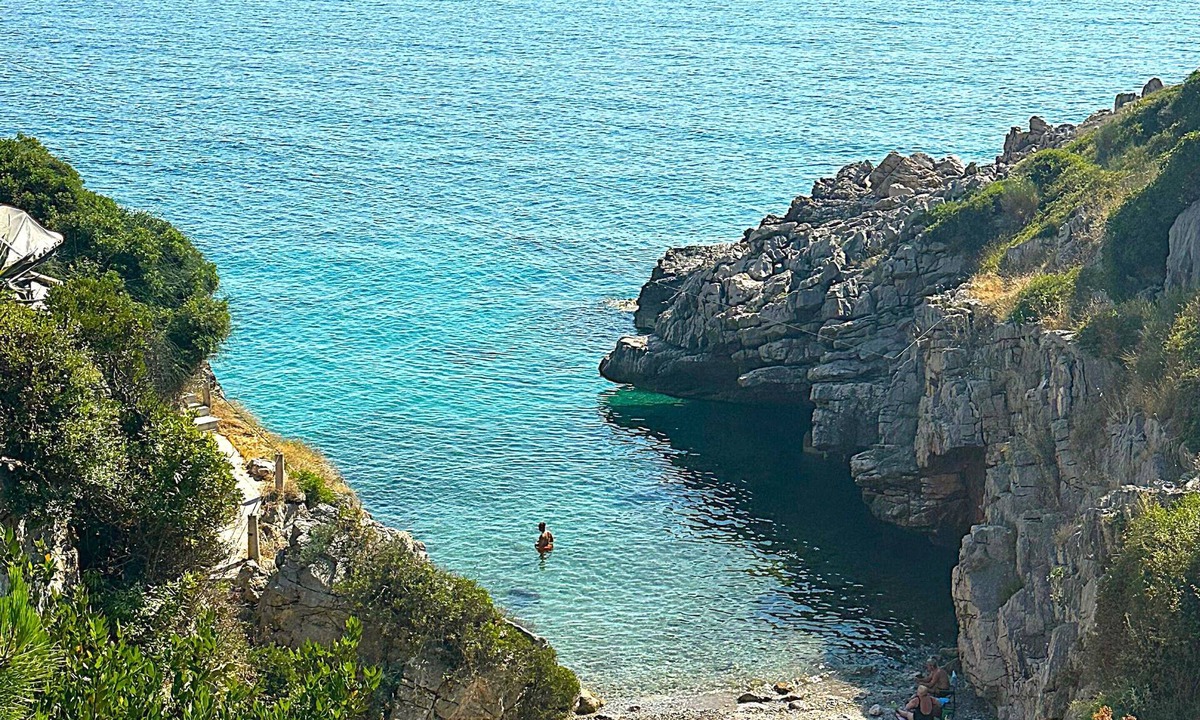Dobra Voda Hotel | AZURA BAY HOTEL