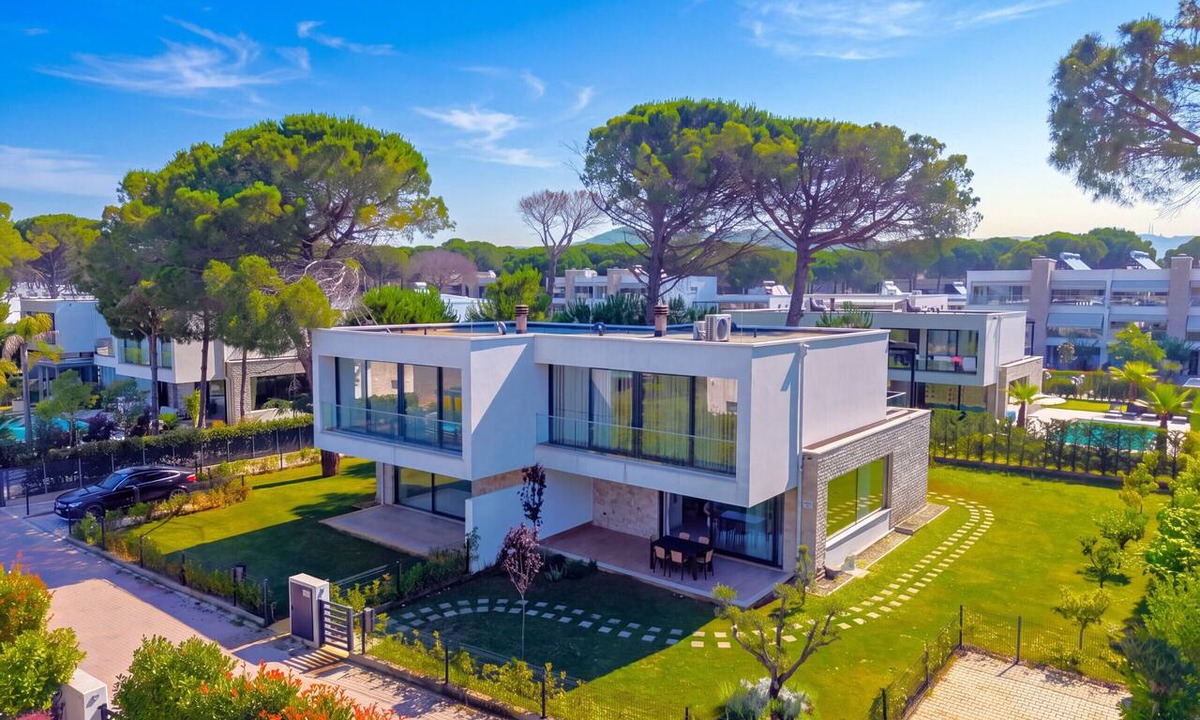Ishem Villa | Azure Garden Villa SanPietro
