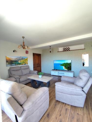 Podmaine Apartment | B&V Comfort Apartment Free Parking & Sea View