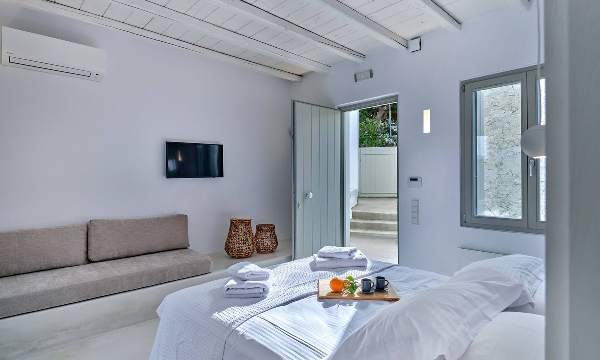 Piso Livadi Apartment | Basil is a pleasant fully equipped studio on Paros island