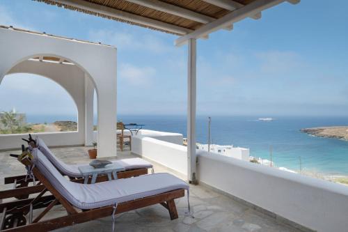 Exomvourgo House | Beach house in Tinos island