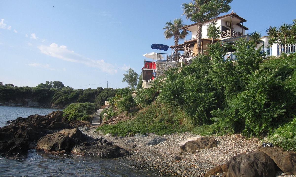 Halkidiki Apartment | Beachfront 2 Bedroom Apartment - Villa Chara
