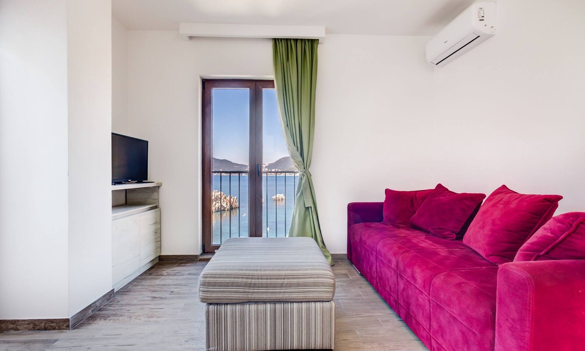 Przno Apartment | Beachfront 2BR Apartment in Przno