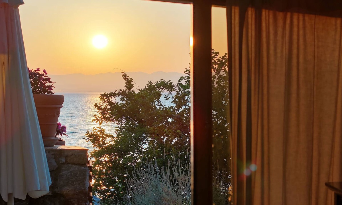 Avia Apartment | Beachfront Avia Nest - Aspa s Getaway