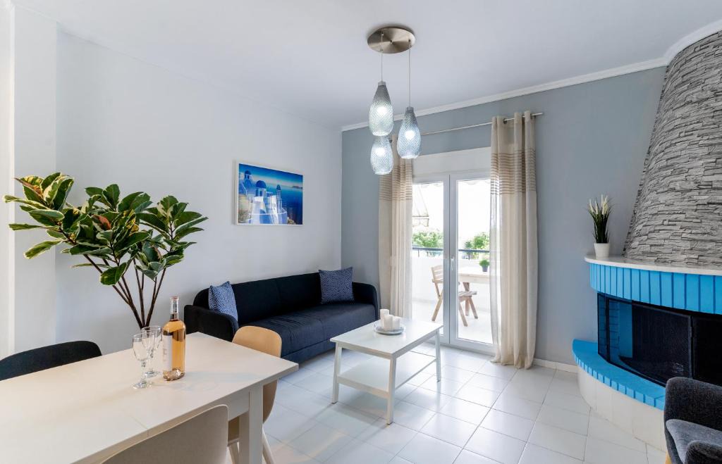Nea Skioni House | Beachfront Bliss by halu! Spacious vacation house