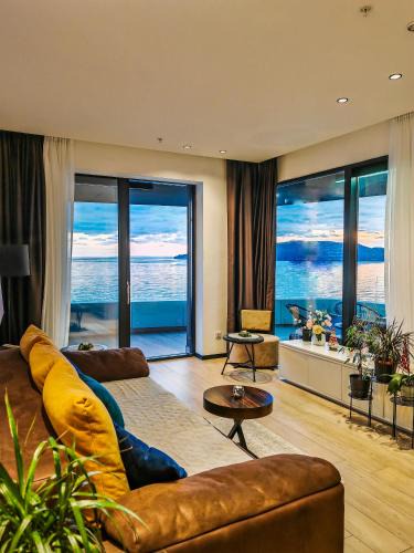Becici Apartment | Beachfront luxury apartment