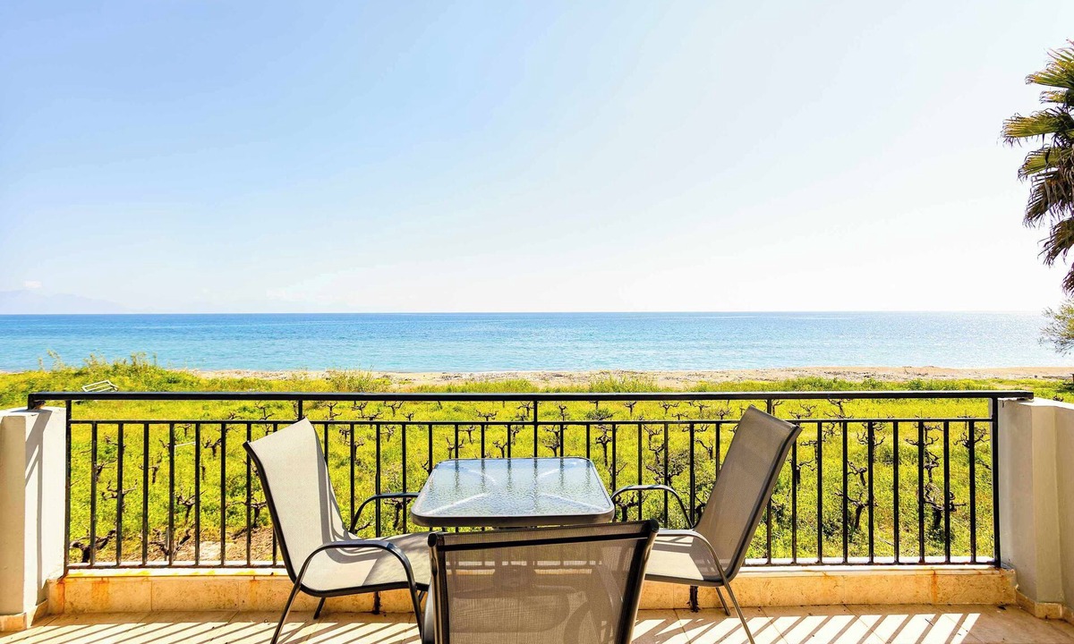 Pylos-Nestoras Apartment | Beachfront Nest Memi, Koroni-Seaheaven House A4