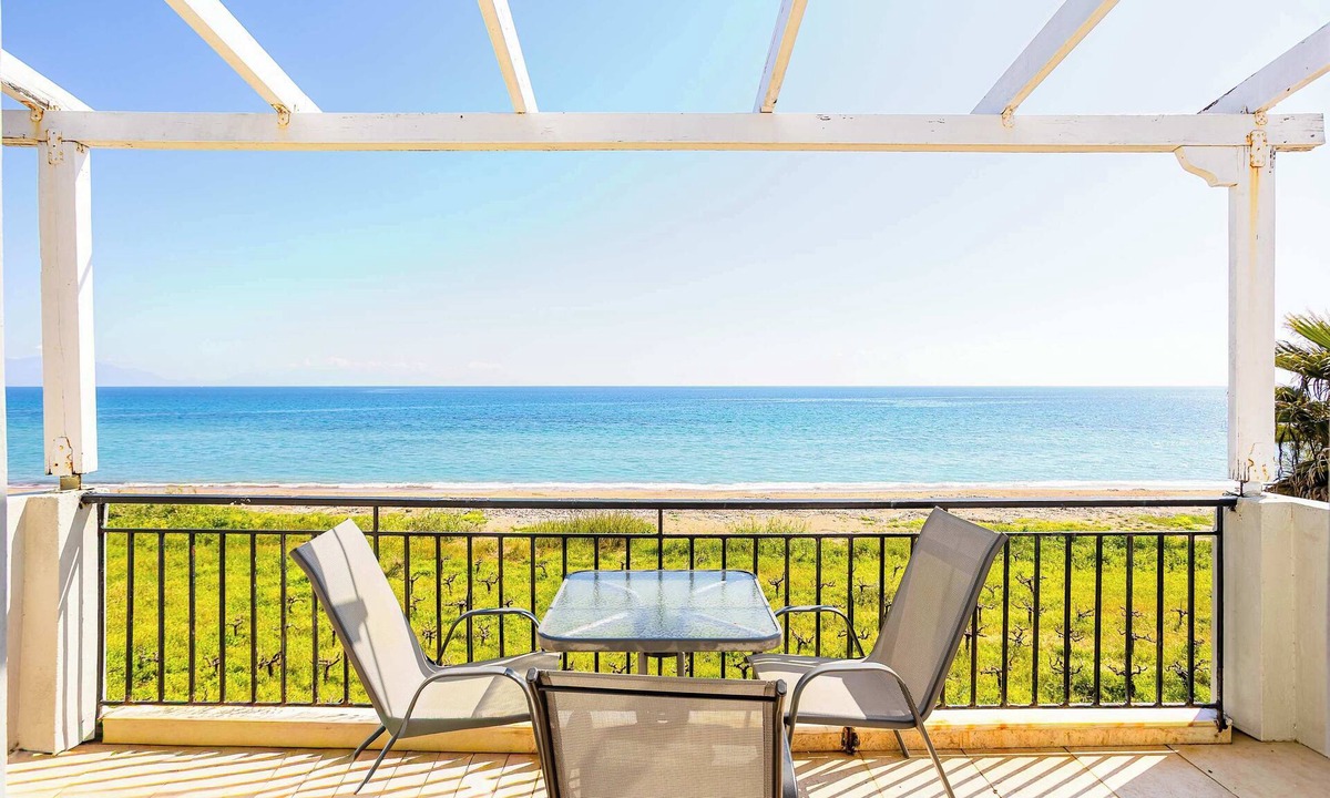 Pylos-Nestoras Apartment | Beachfront Nest Memi, Koroni-Seaheaven House B4