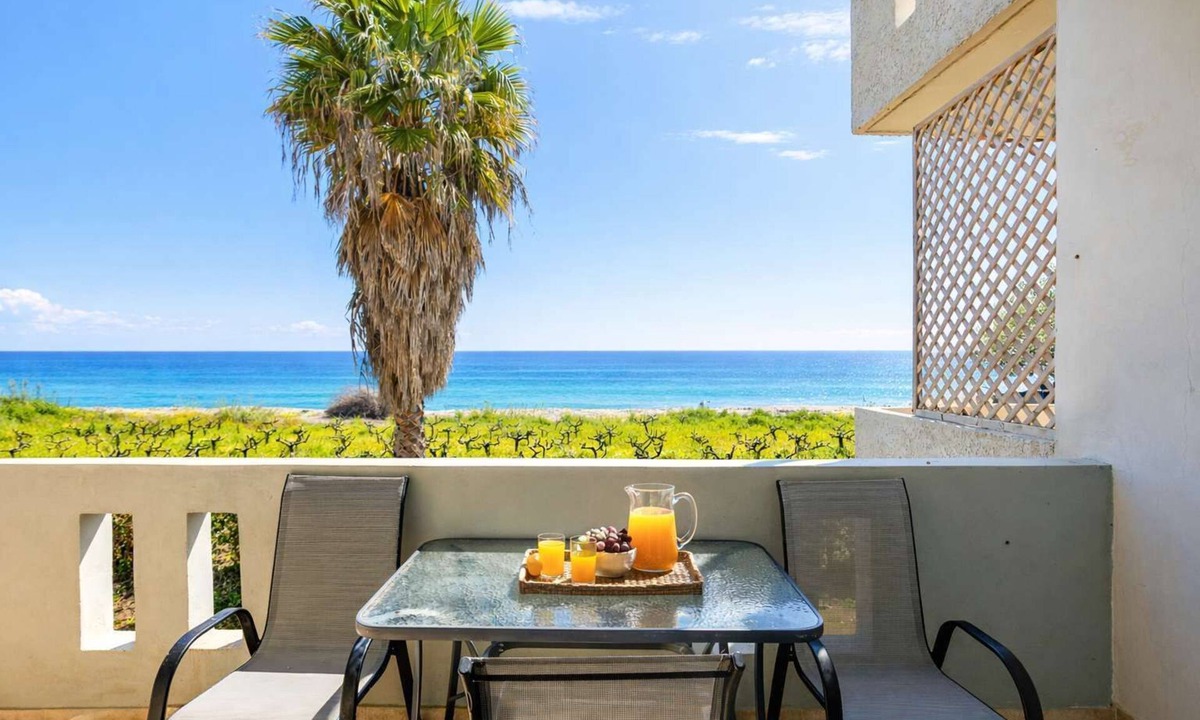 Pylos-Nestoras Apartment | Beachfront Nest Memi, Koroni-Seaheaven House A2