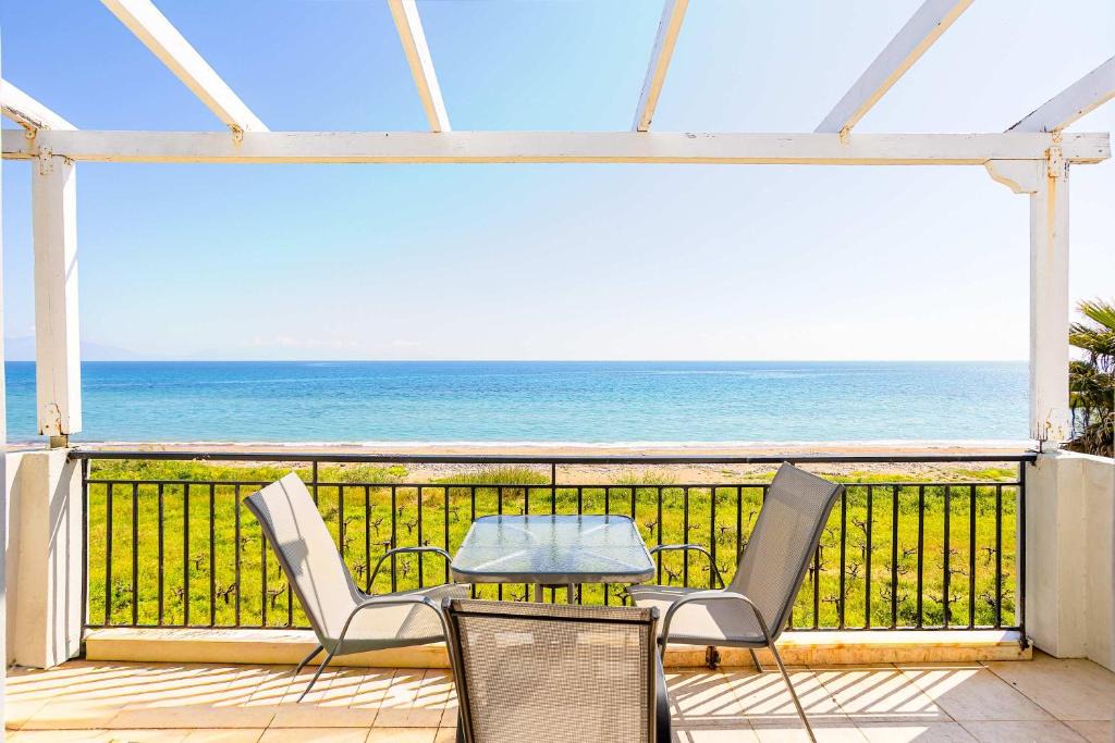 Pylos-Nestoras Hotel | Beachfront Nest Memi, Koroni - Seaheaven Houses - B4