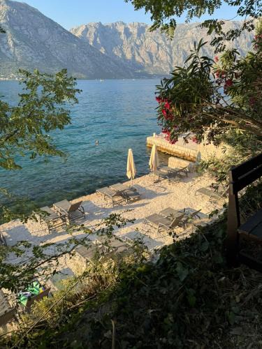 Donji Stoliv Apartment | Beachfront Vila Trinity, private beach included