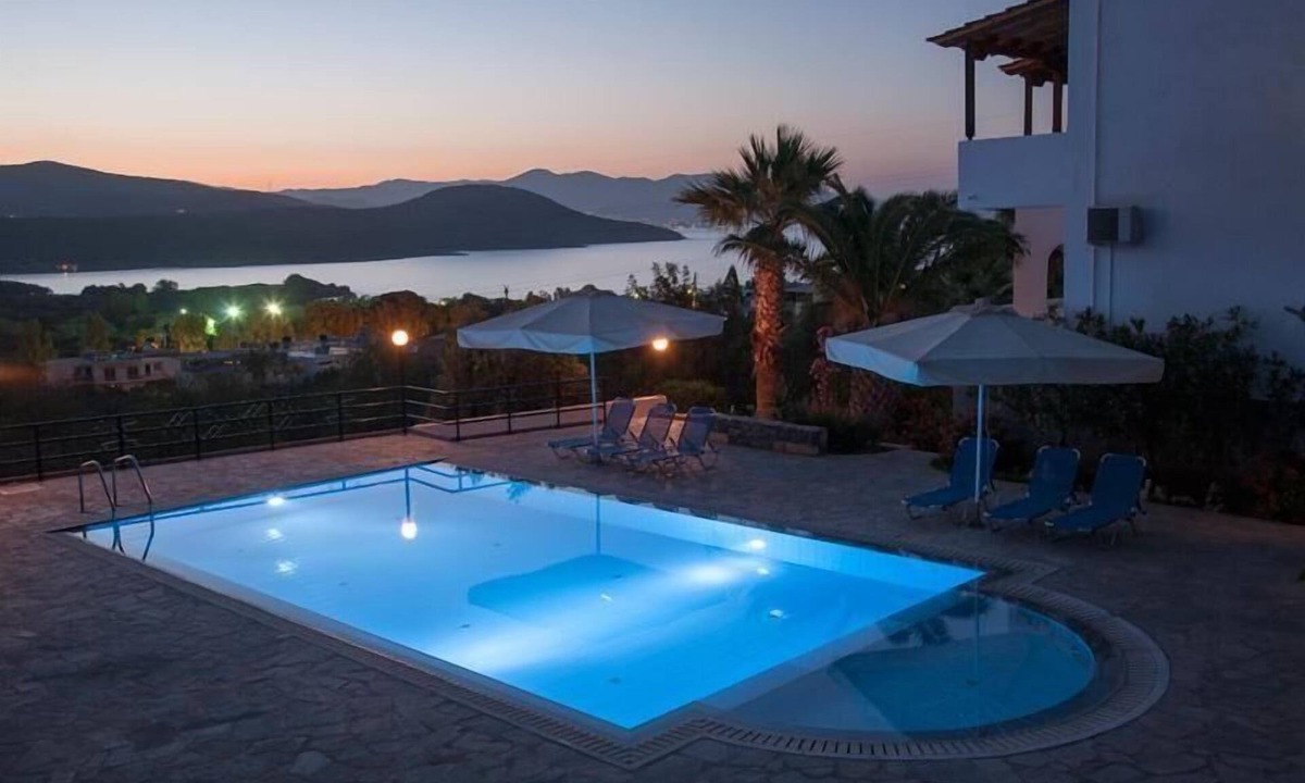 Istron Apartment | Beautiful, bright holiday flat with swimming pool