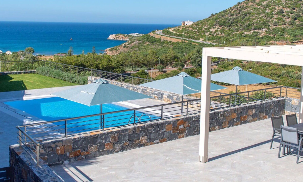 Vlichada Villa | Beautiful private villa for 6 people with WIFI, private pool, A/C, TV, terrace and parking