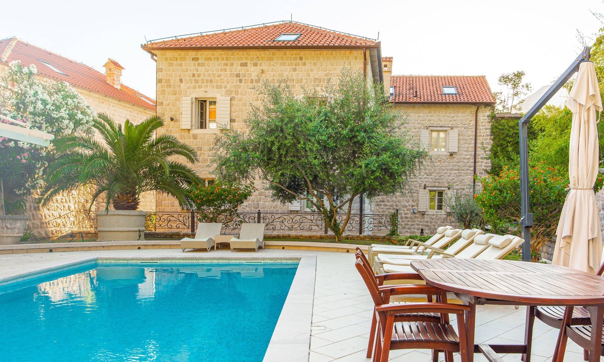 Kotor Old Town Villa | Beautiful Villa on seaside with luxury apartments and rooms. Breathtaking!