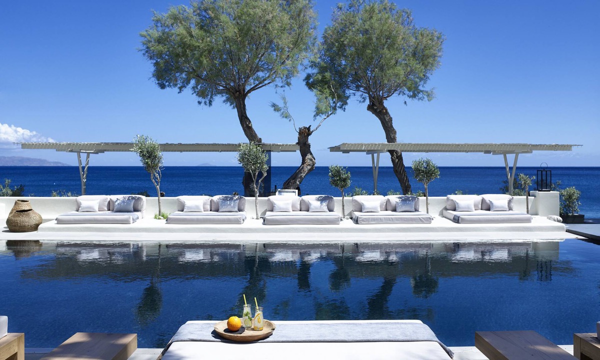 Kamari Hotel | Bellonias Villas