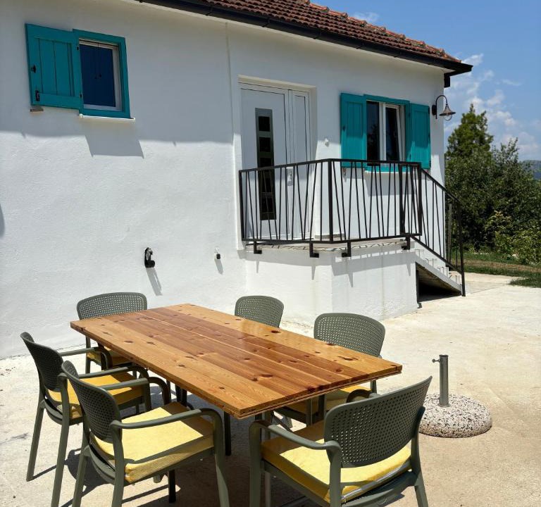 Karuc Apartment | Between Lake & Sea Apartment