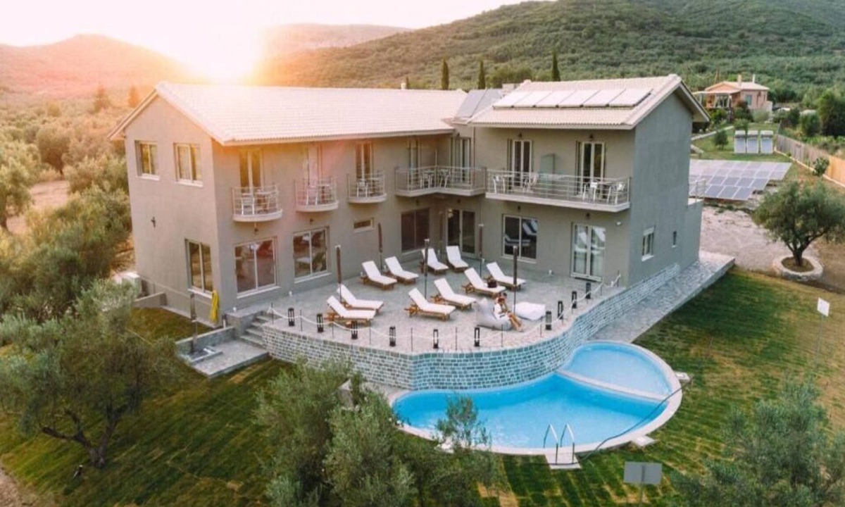 Mesolongi House | BH953 - C - Suite Messologgi